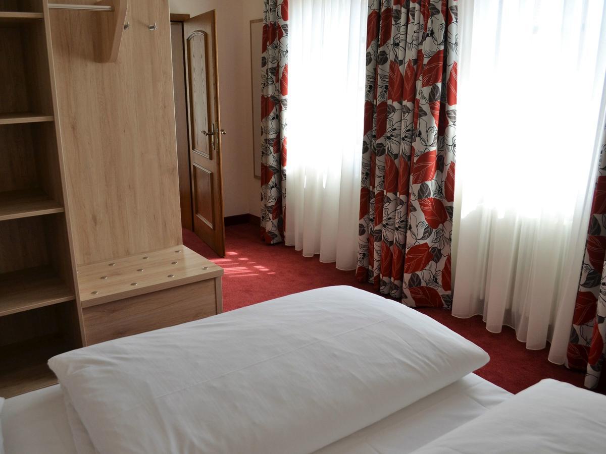 Markt Einersheim Hotel-Gasthof Rotes Ross מראה חיצוני תמונה